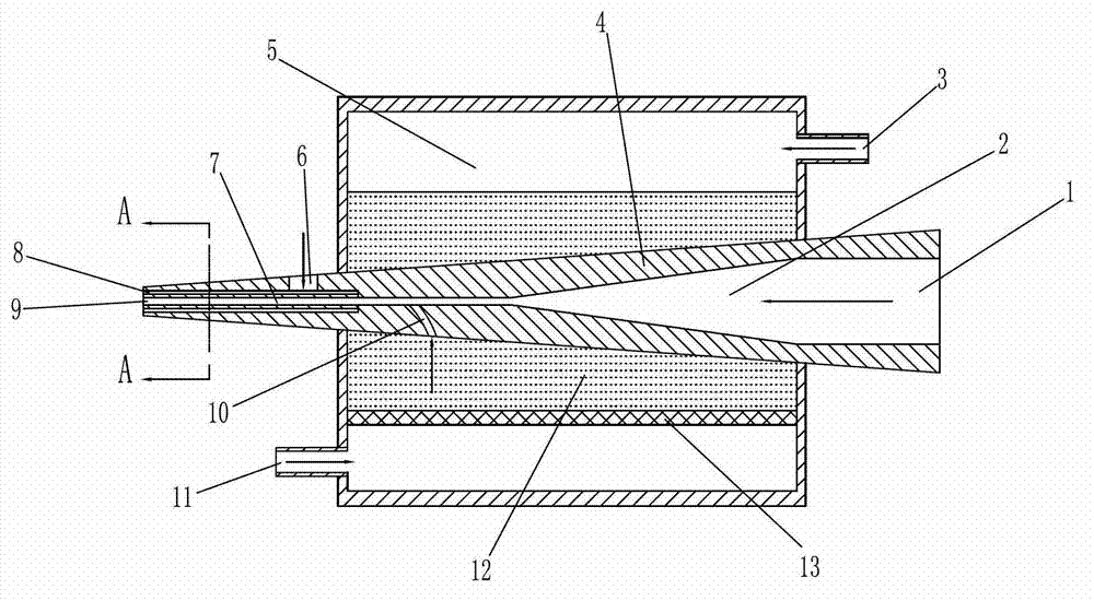 Wideband nozzle capable of uniformly feeding powder in laser processing