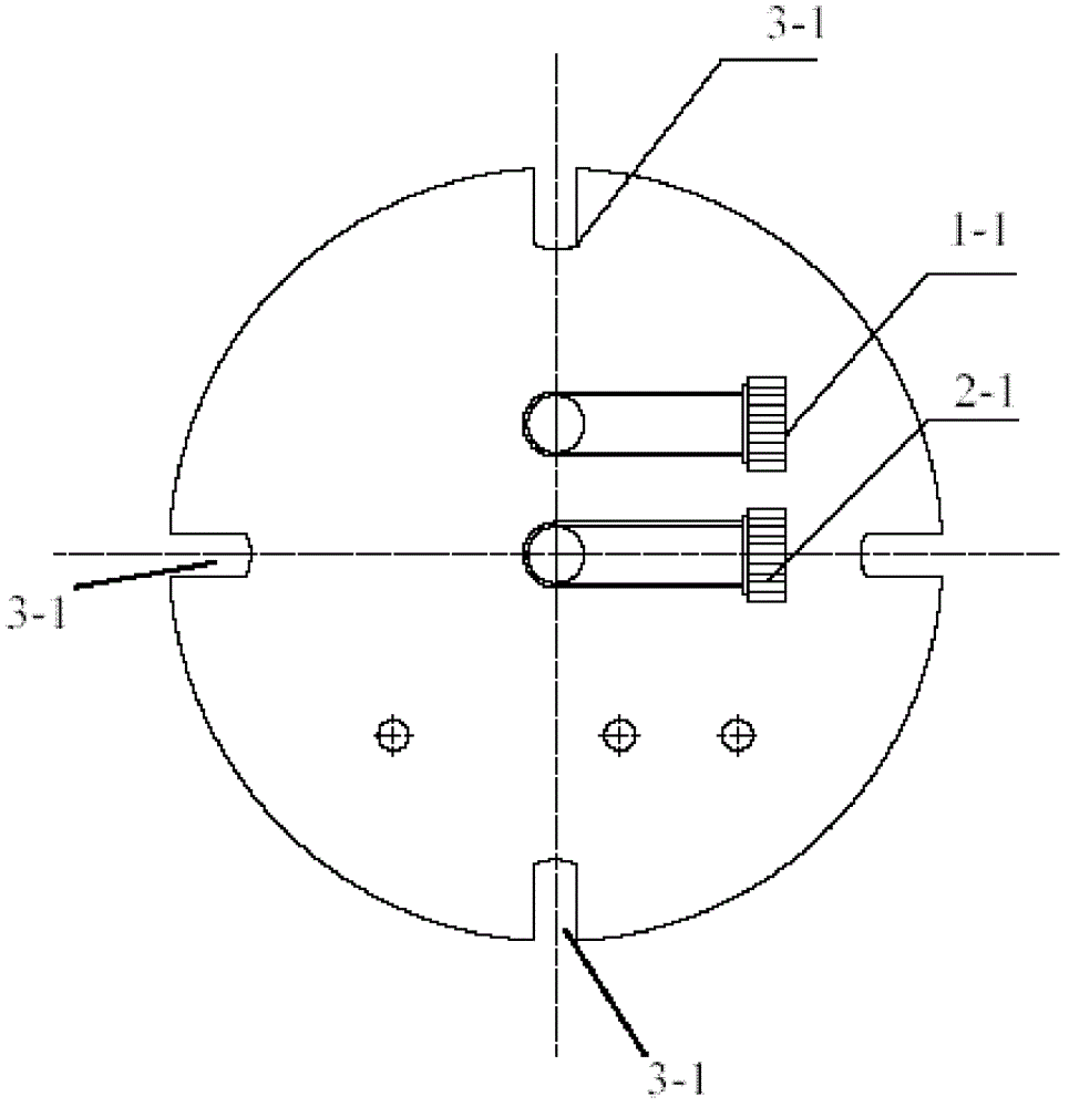 Closed positive pressure cleaning device for tank