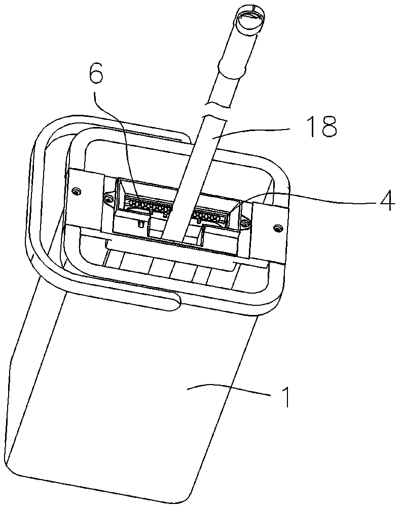 Water squeezing method for squeeze-type flat mop and cleaning and dewatering method