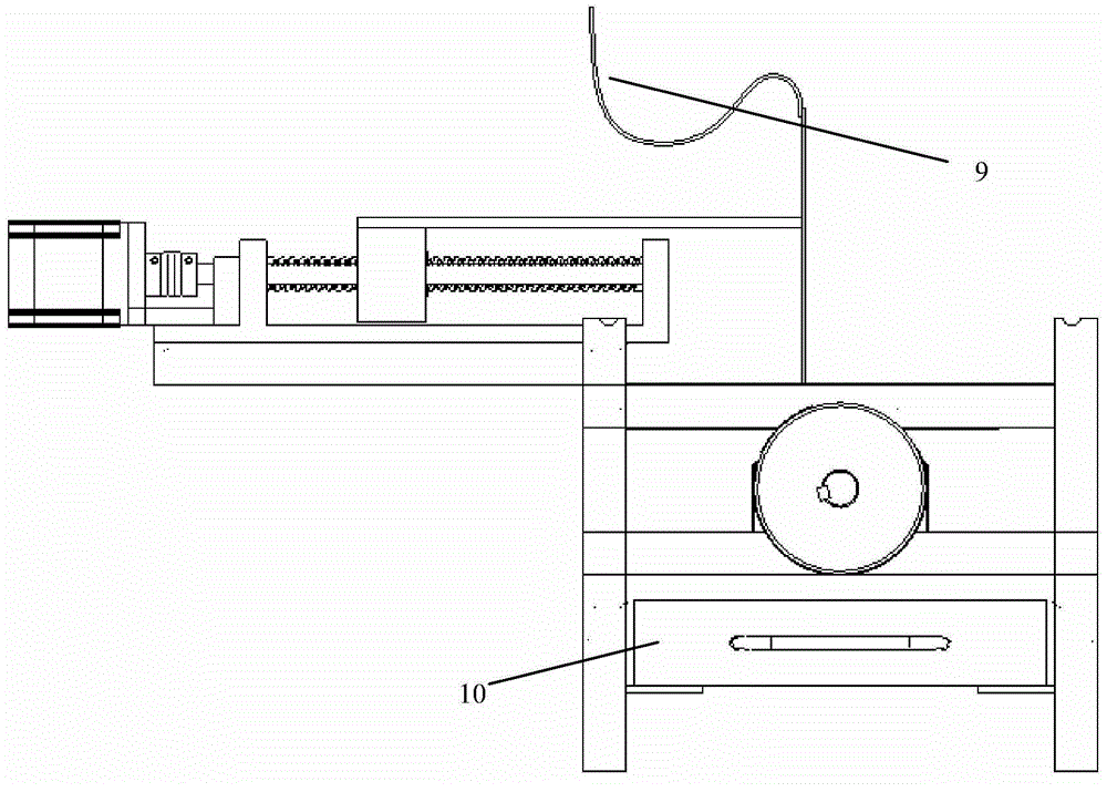 Bract-discharging and corn-recycling device of corn husker
