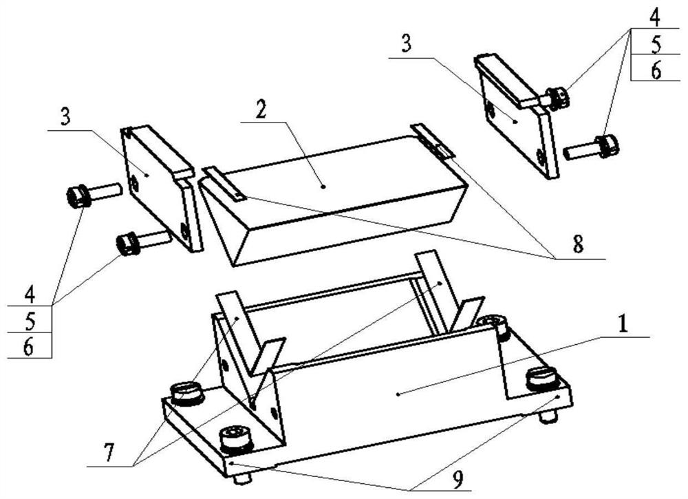 Prism assembly and assembling method thereof