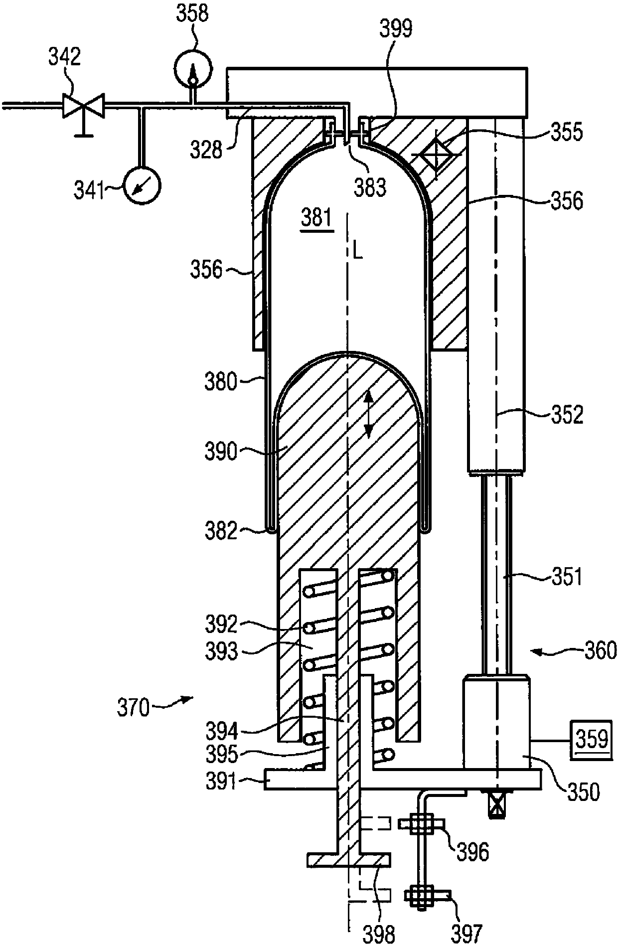 Apparatus and method for labelling containers