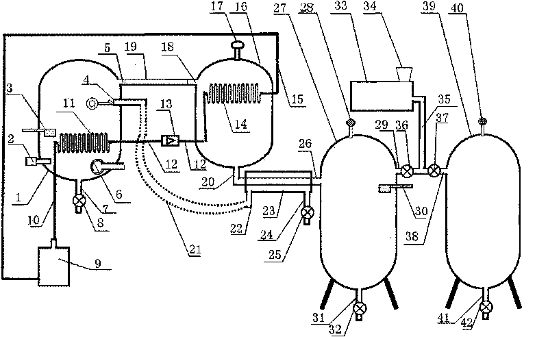 Vacuum heat pump type distilling apparatus