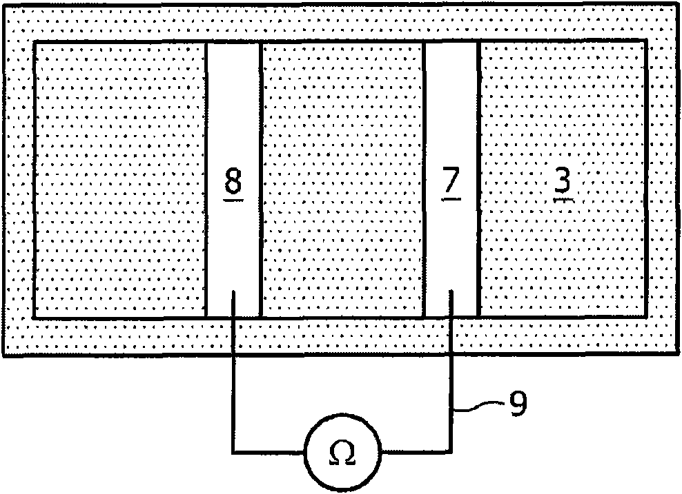 Solid-state structure comprising a battery and a variable resistor of which the resistance is controlled by variation of the concentration of active species in electrodes of the battery