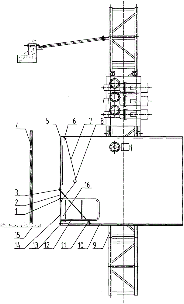 An automatic folding flap door of a construction hoist