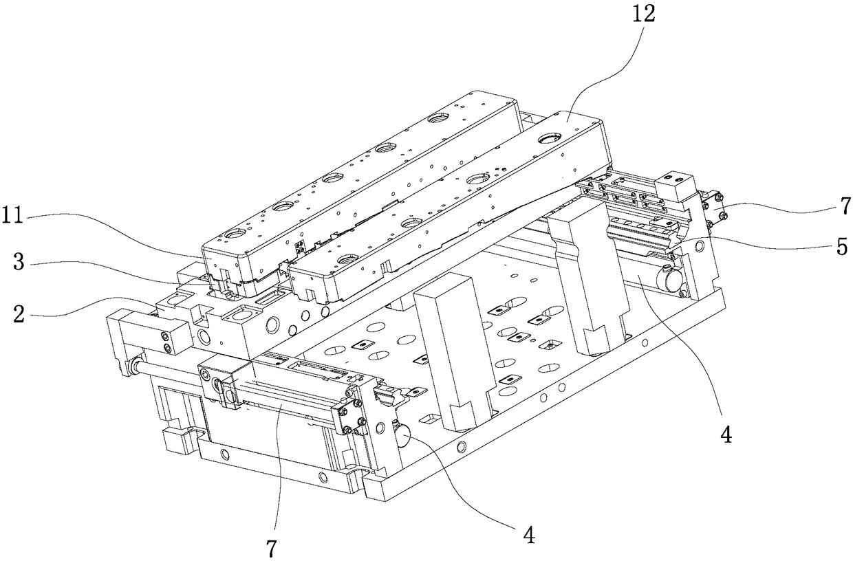 High-precision plastic product forming device