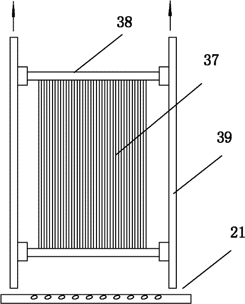 Advanced treating device and treating method of salty domestic sewage in ships