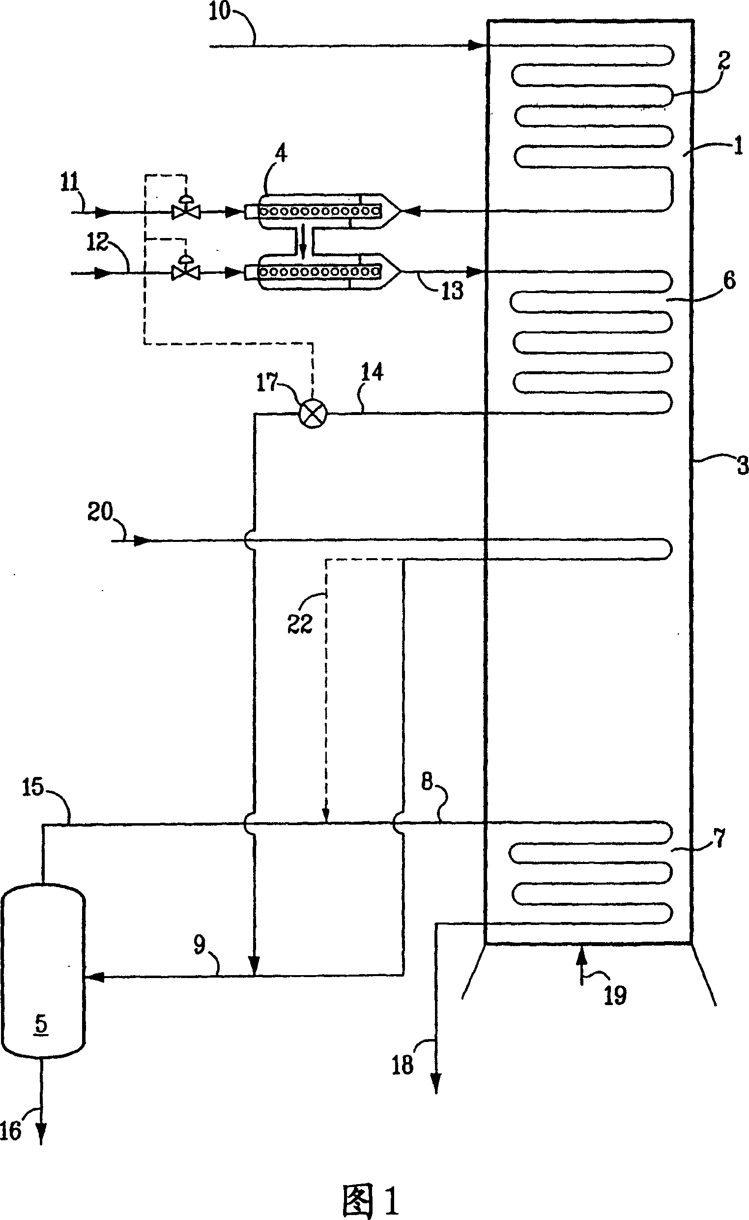 Vapor/liquid separation apparatus for use in cracking hydrocarbon feedstock containing resid