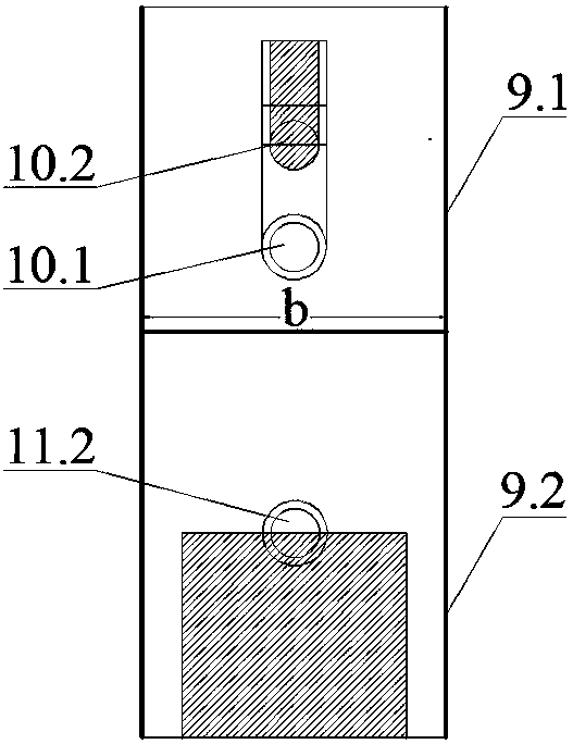 Roof-contacted building block filling hydraulic bracket and use method thereof