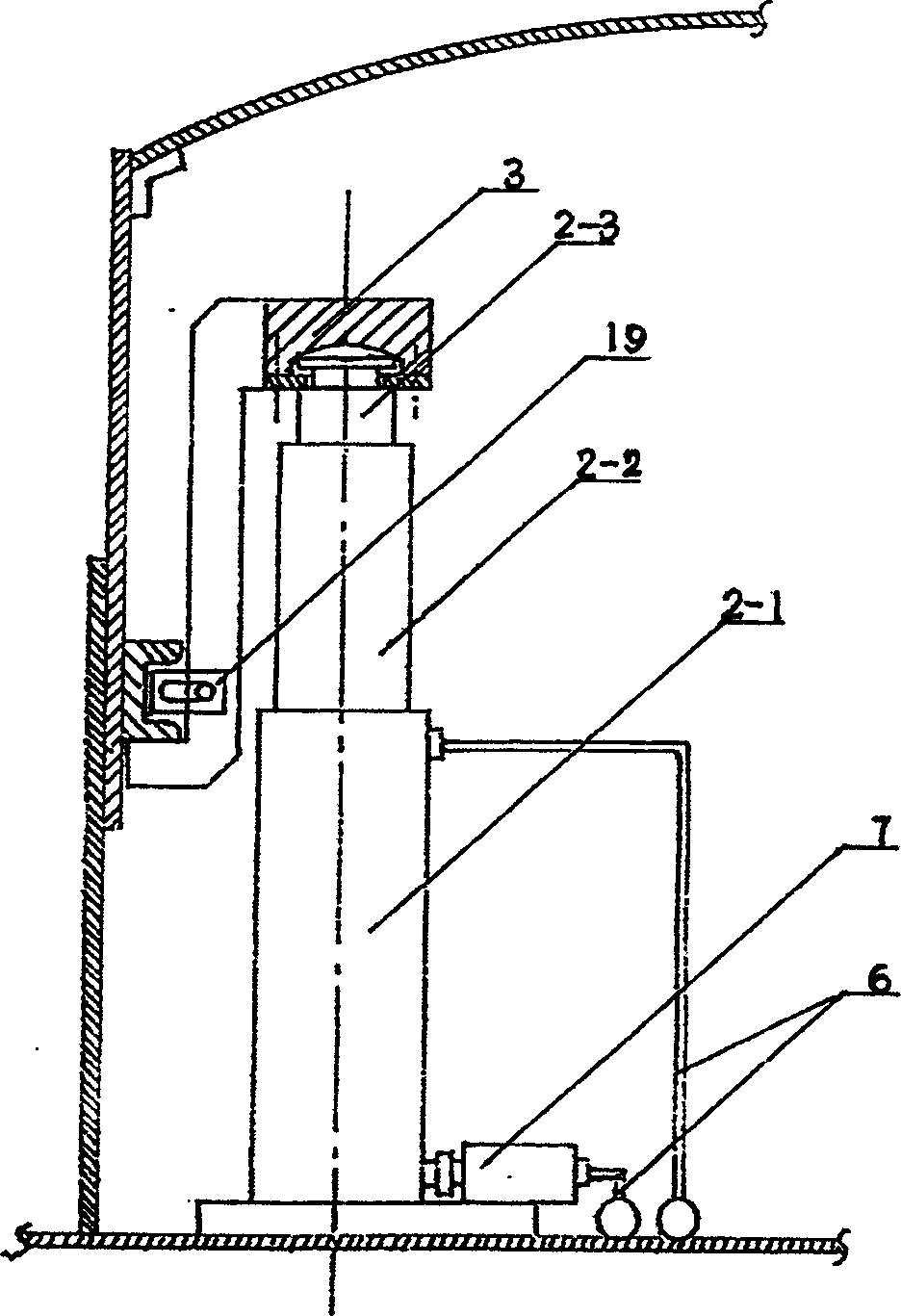 Global automatically controlled hydraulic jacking device and jacking method thereof