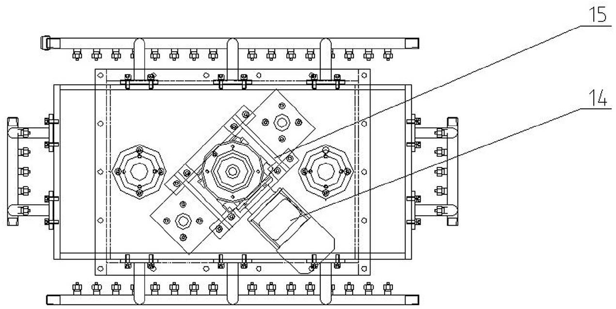 Cleaning machine with lifting device