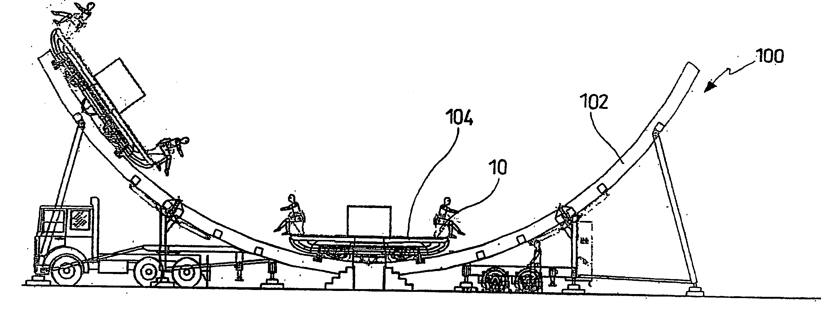 Amusement apparatus with movable floor portion