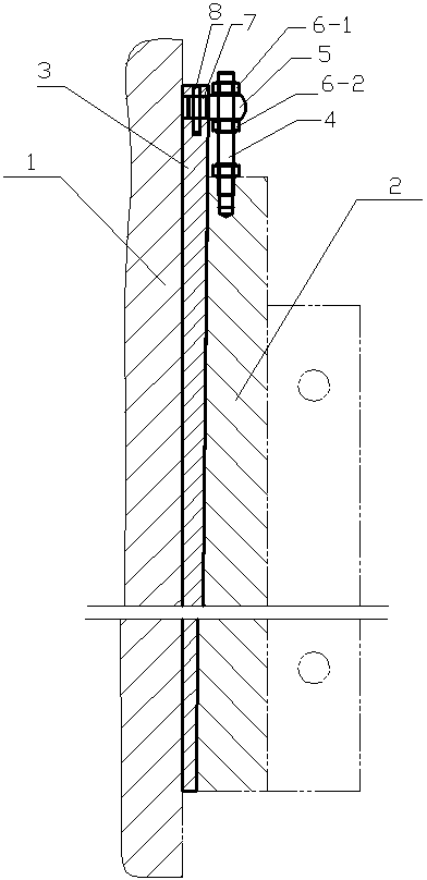 Tilting iron adjusting device in vertical lathe rotation sliding seat