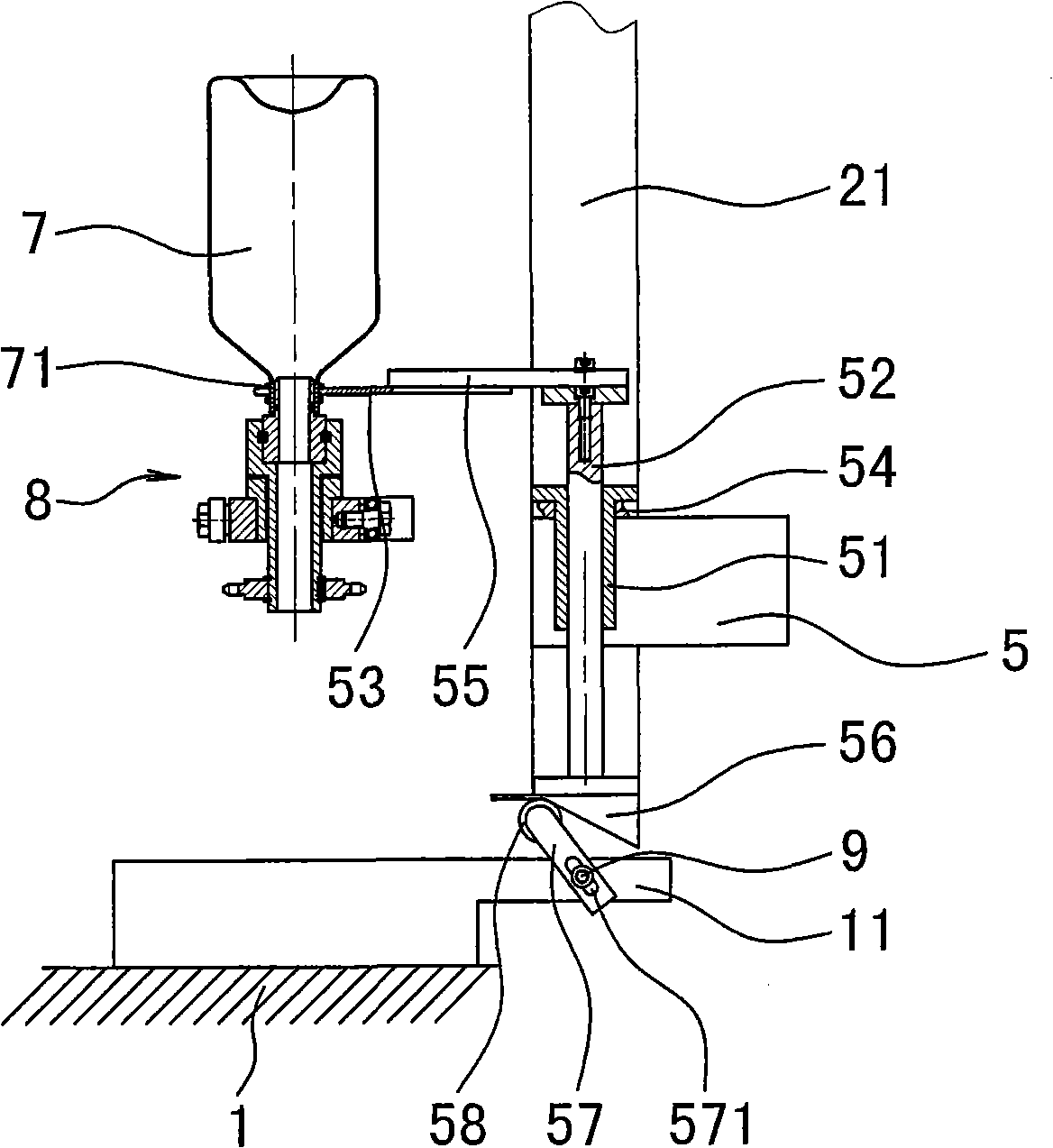 Automatic bottle removing mechanism of plastics hollow container stretching-blowing device