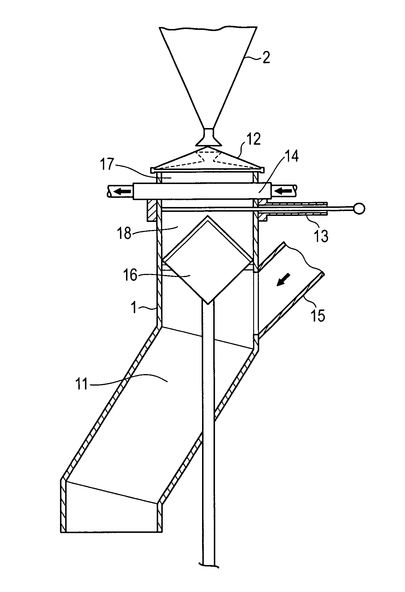 Arrangement and method for unloading raw material