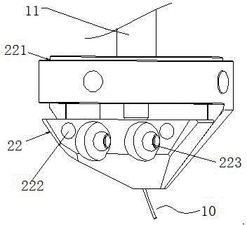 Oblique inserting type glue dispensing device