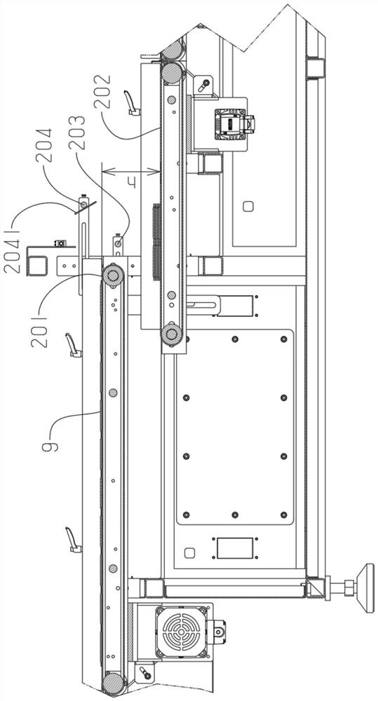 Continuous-packaging packaging bag folding mechanism and folding method