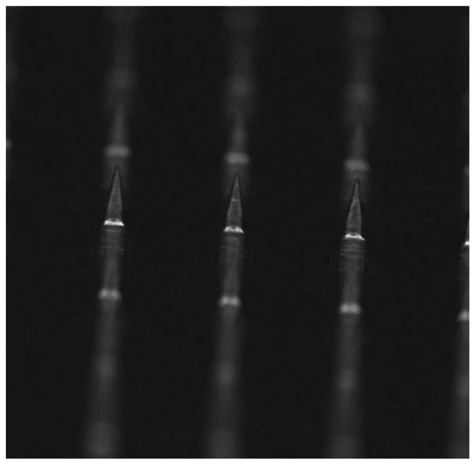 Preparation method of metal microneedle array and polymer microneedle patch