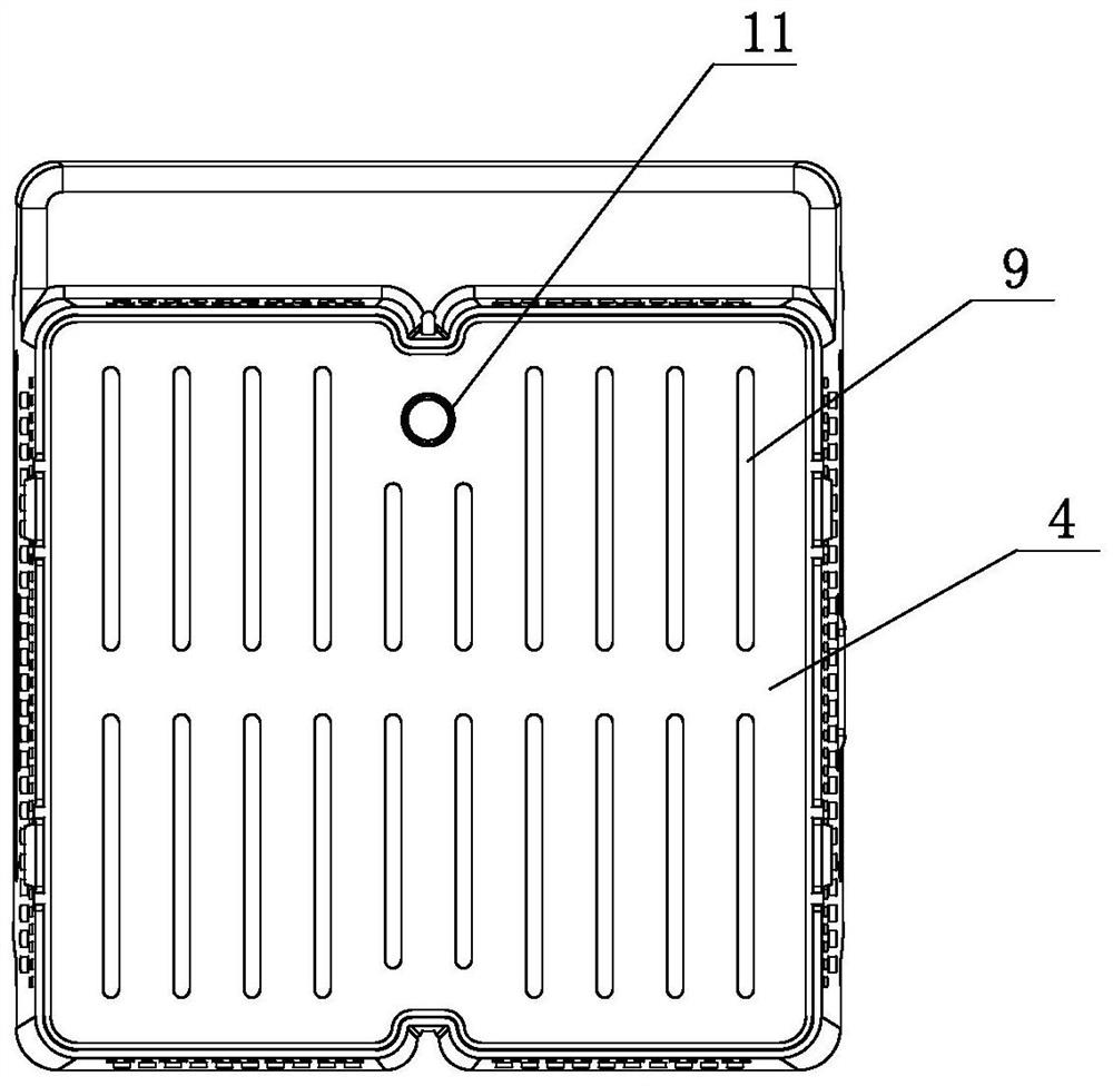 Draining basket and cleaning equipment using the same