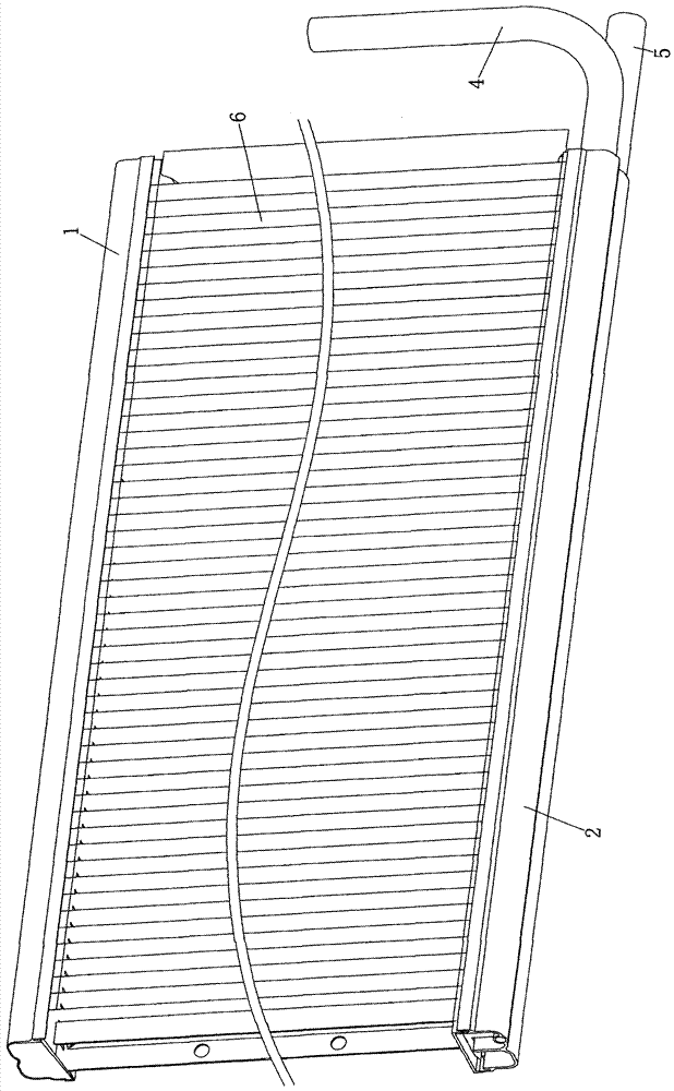 Parallel flow heat exchanger with double-row flat tubes and air-conditioning device with heat exchanger