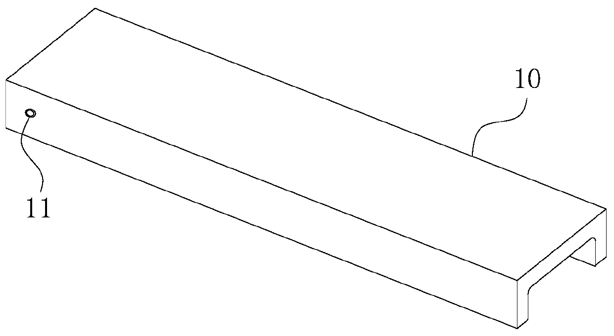 A manual forklift with self-leveling function