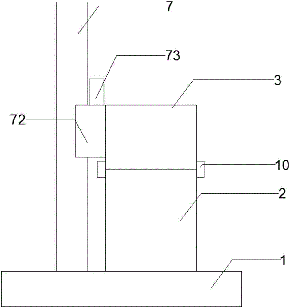 Plastic injection mold capable of cutting off remnants in mold