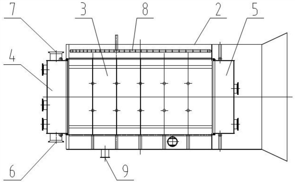 Hot water heating low-temperature multi-effect distillation seawater desalination device