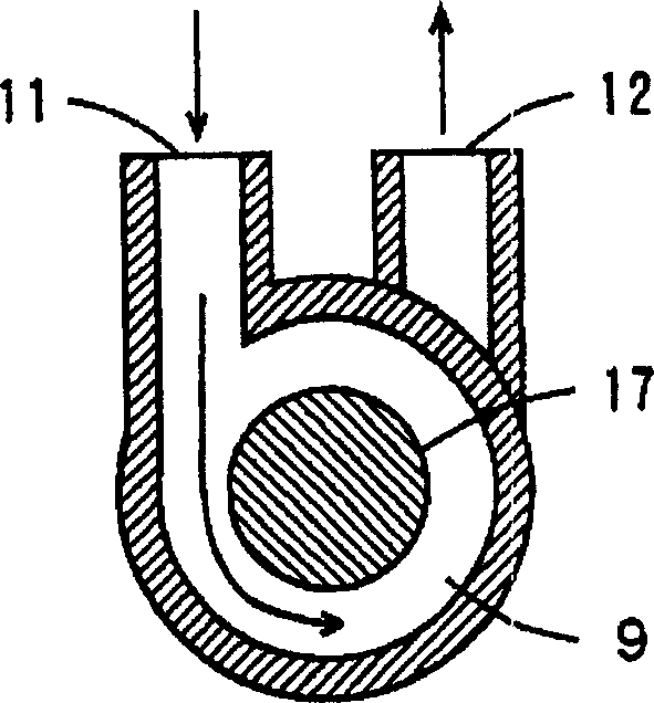 Heat exchanger and cleaning device with the same