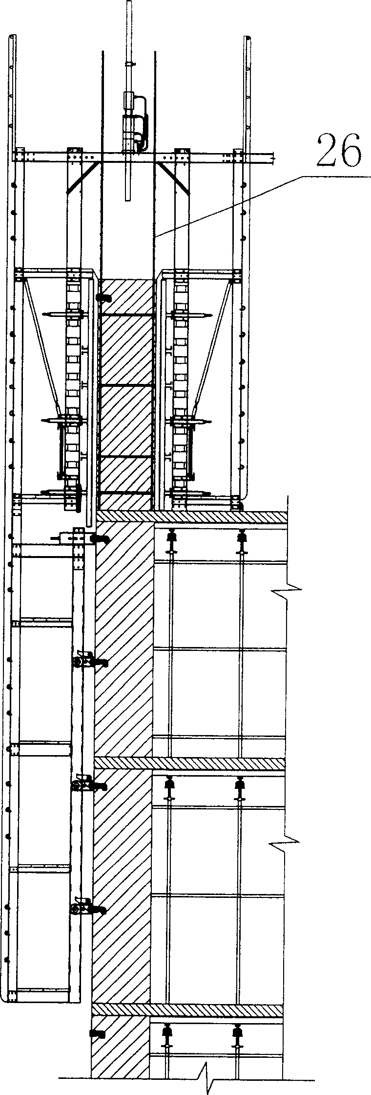 Liftable hydraulic climbing template and construction method thereof