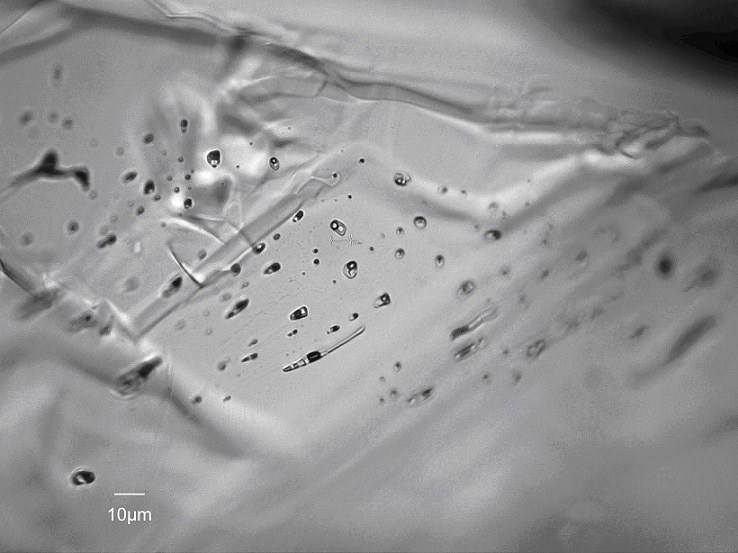 A method for artificial synthesis of fluid inclusions in quartz