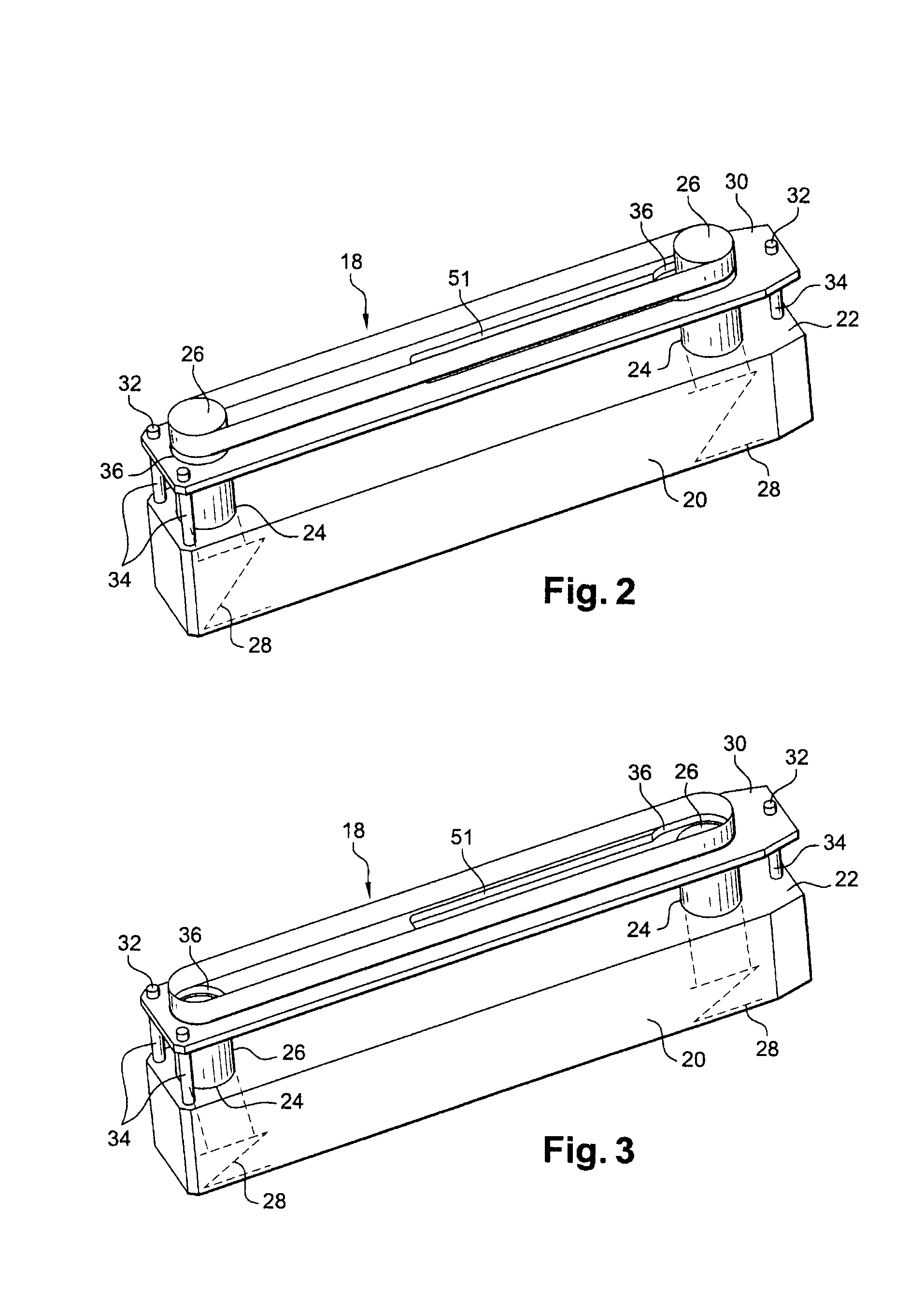 Device for storing and dispensing endless machining belts for a robotic installation