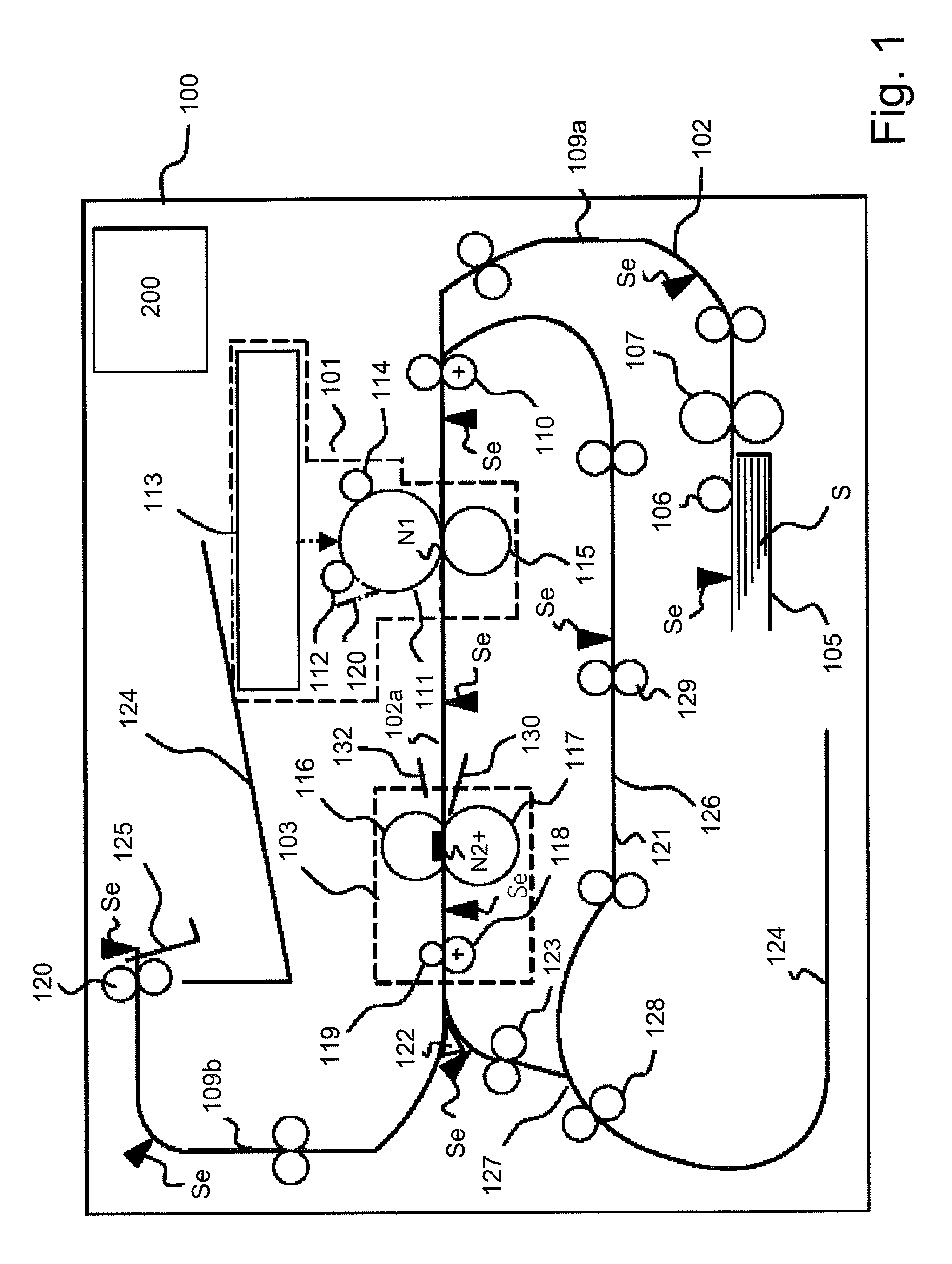 Image forming apparatus with lower and upper guide members