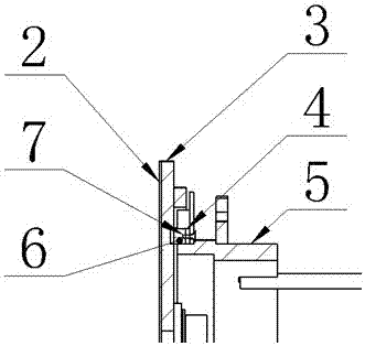 A recoil drum chip conveyor sealing device