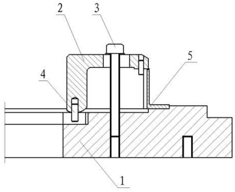 Cutting machining forming method for L-shaped thin-wall ring piece