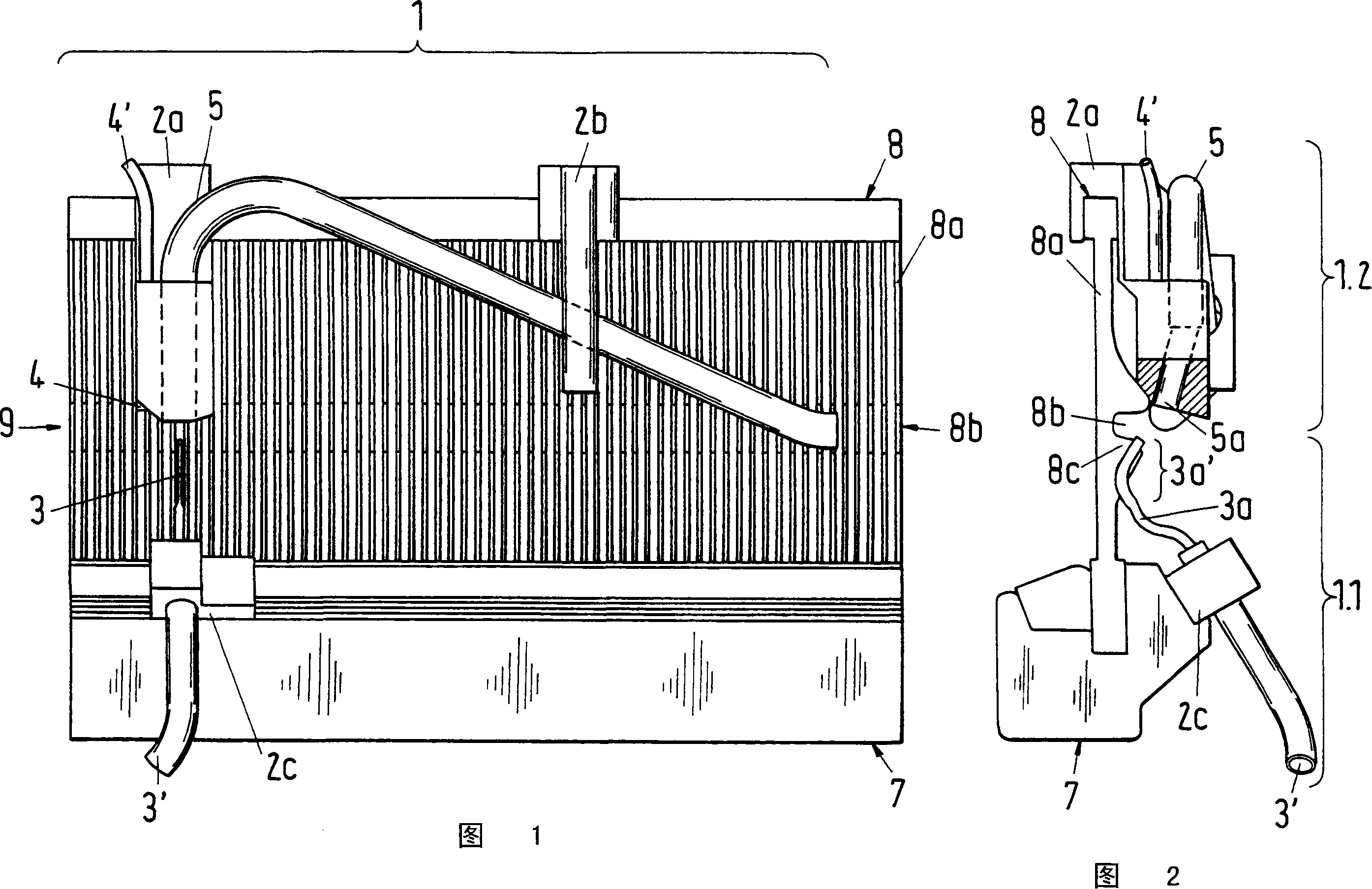 Process and stretching device for holding a weft thread
