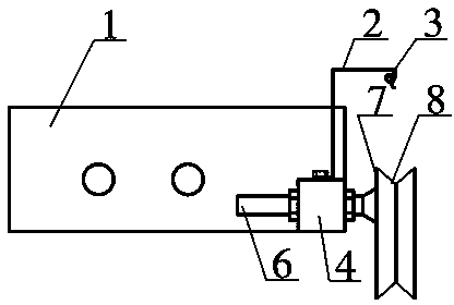 Eccentric-braking filament feeding device applied to forced internal-external transfer type composite spinning