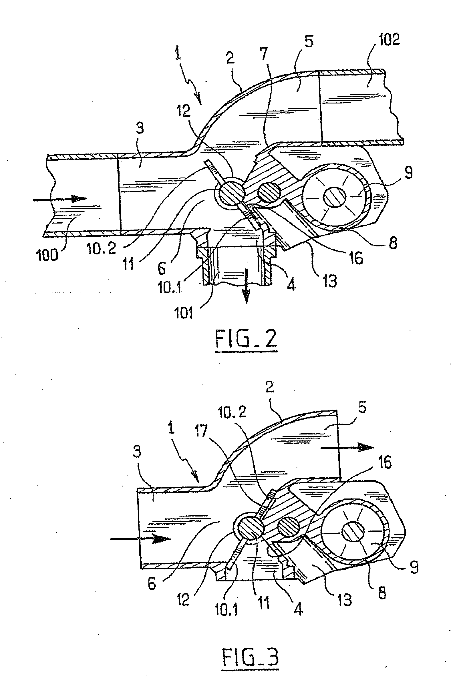 Valve with operating means between two outlet passages