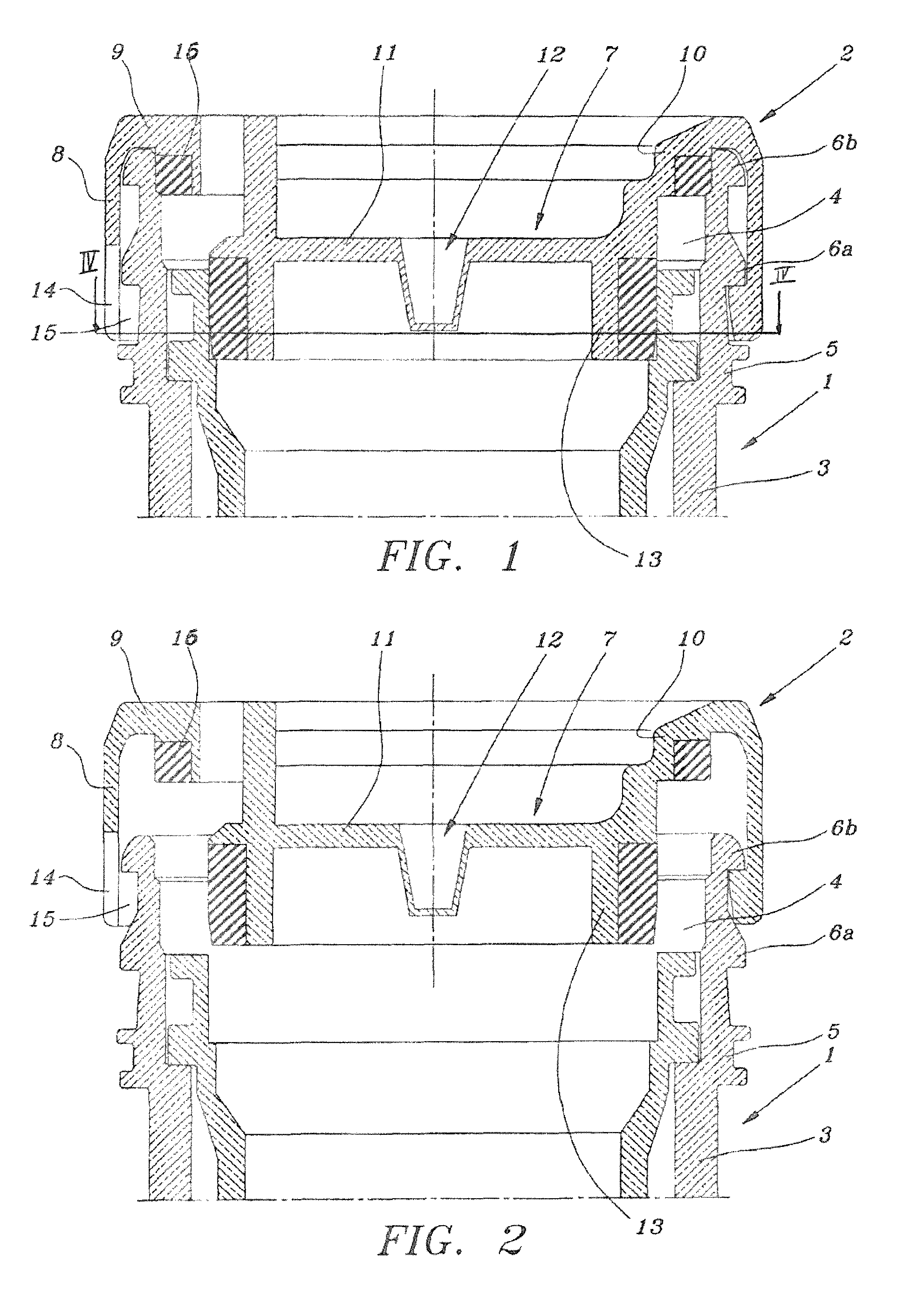 Assembly of a container and a closure