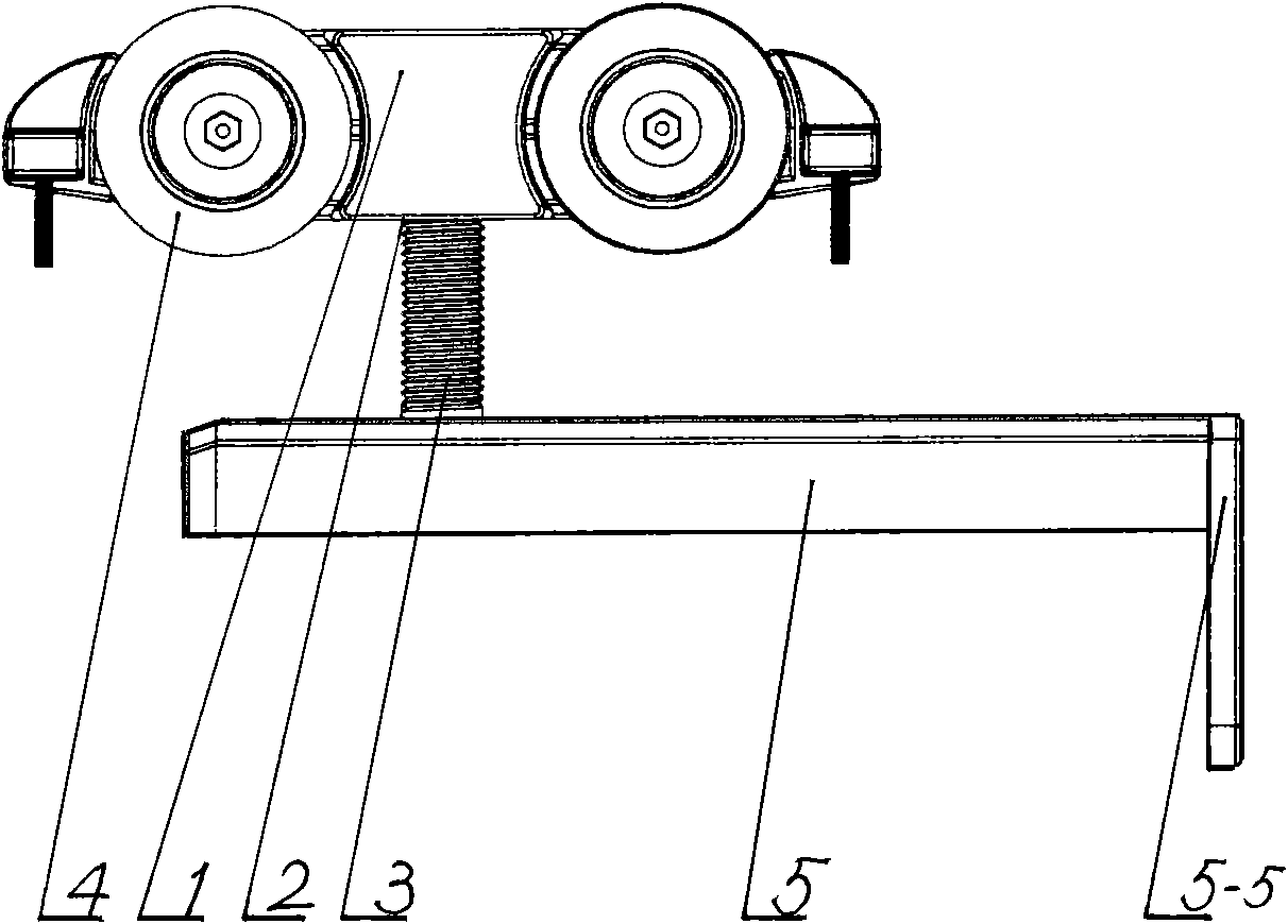Hanging pulley assembly capable of performing lifting regulation by using worm gear and worm