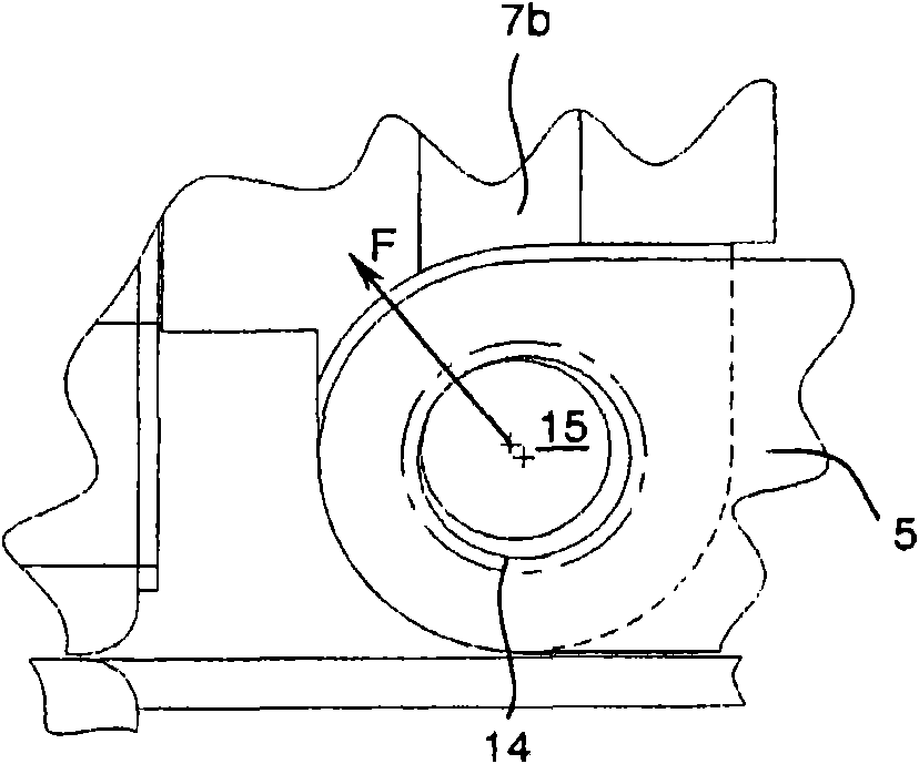 Roller mill for grinding particulate material