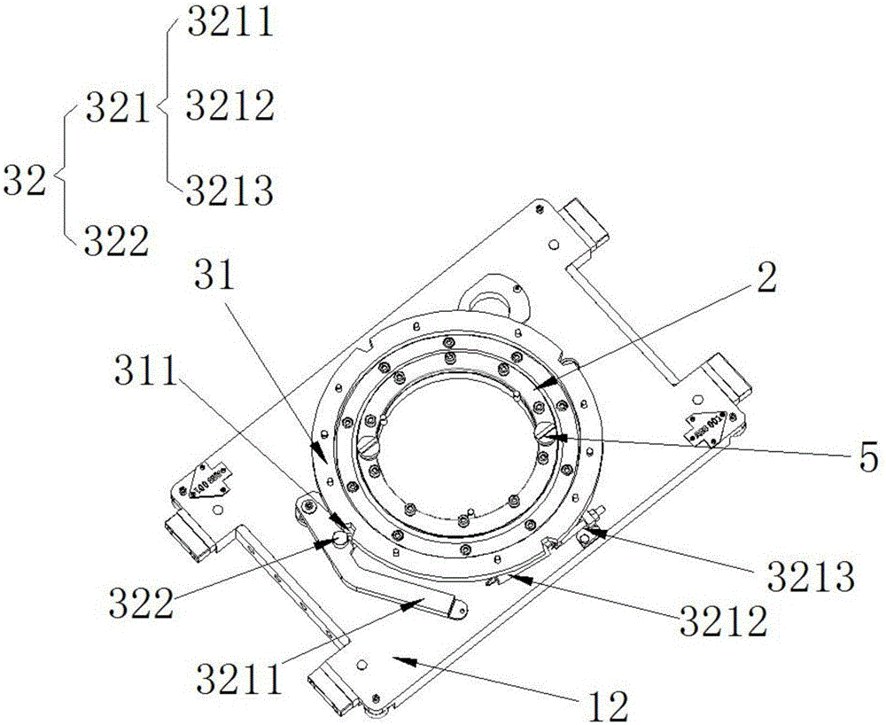 Tray device for engine assembly line