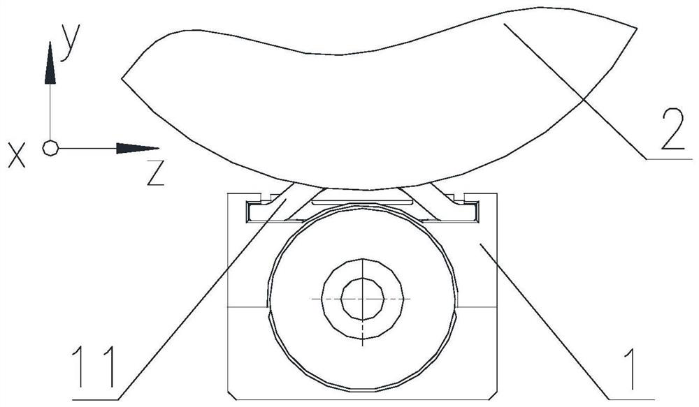 A multi-degree-of-freedom restraint auxiliary support device for reverse launching missiles