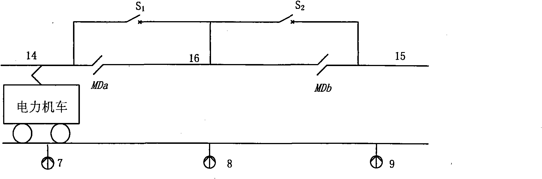Electric locomotive non-power-off neutral section passing-electric energy quality comprehensive compensation device and method