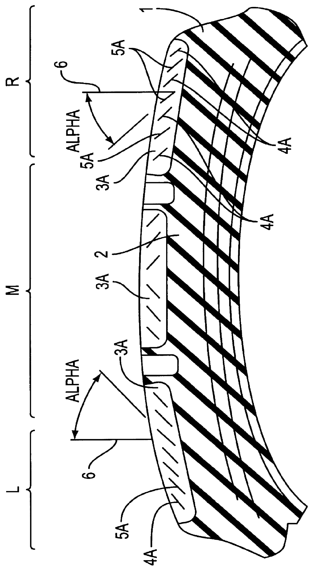 Vehicle tire with a tread exhibiting sipes substantially running in the axial direction