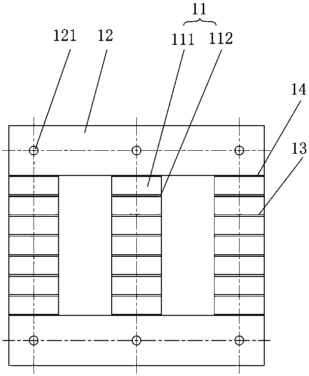 Low-noise iron core reactor and preparation method thereof