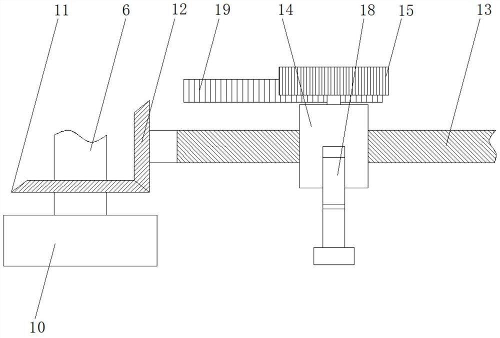 Paperboard cutting device capable of stably cutting