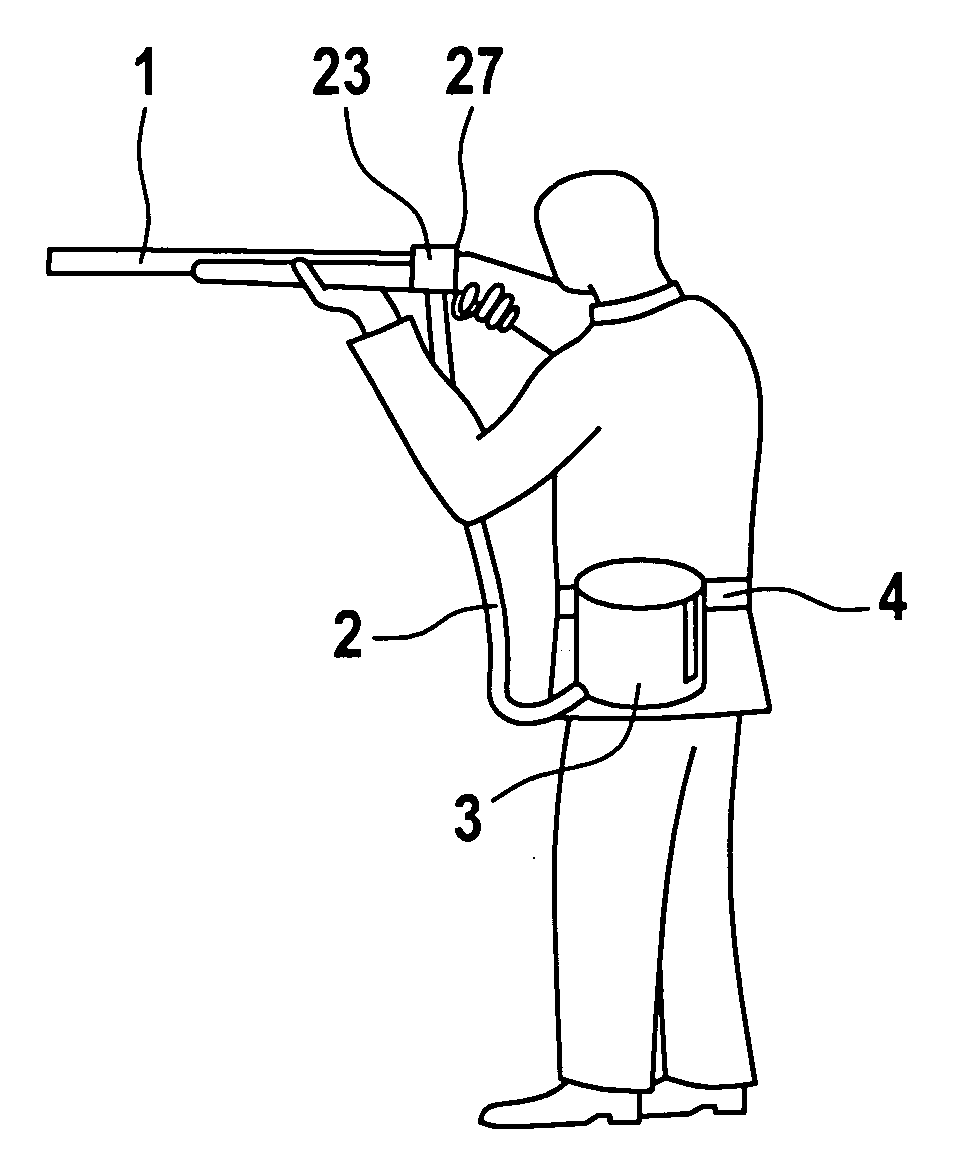 Device for storing projectile balls and feeding them into the projectile chamber of a hand gun