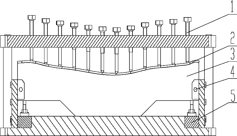 A form-plate mechanically loaded creep aging forming device