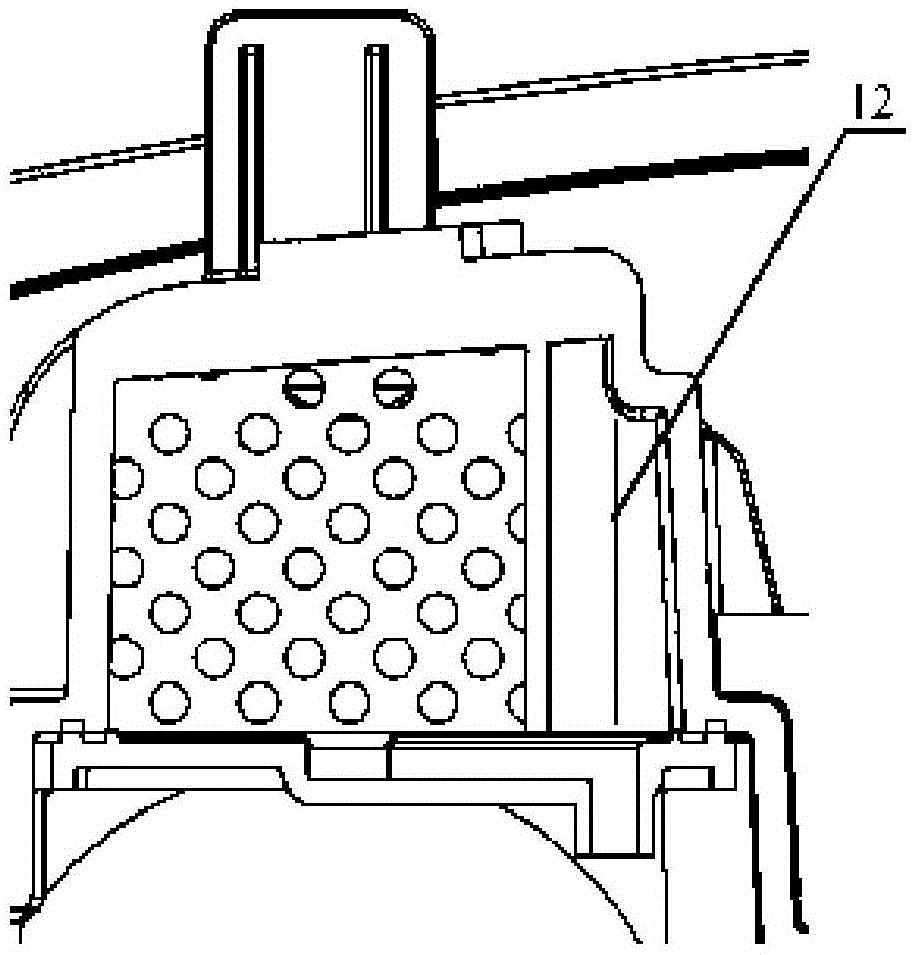 Engine cylinder head guard and engine assembly