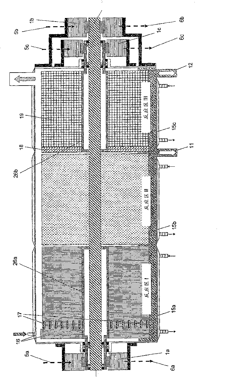 Continuous degassing device for fluidic, highly-viscosity or cream-like polyester